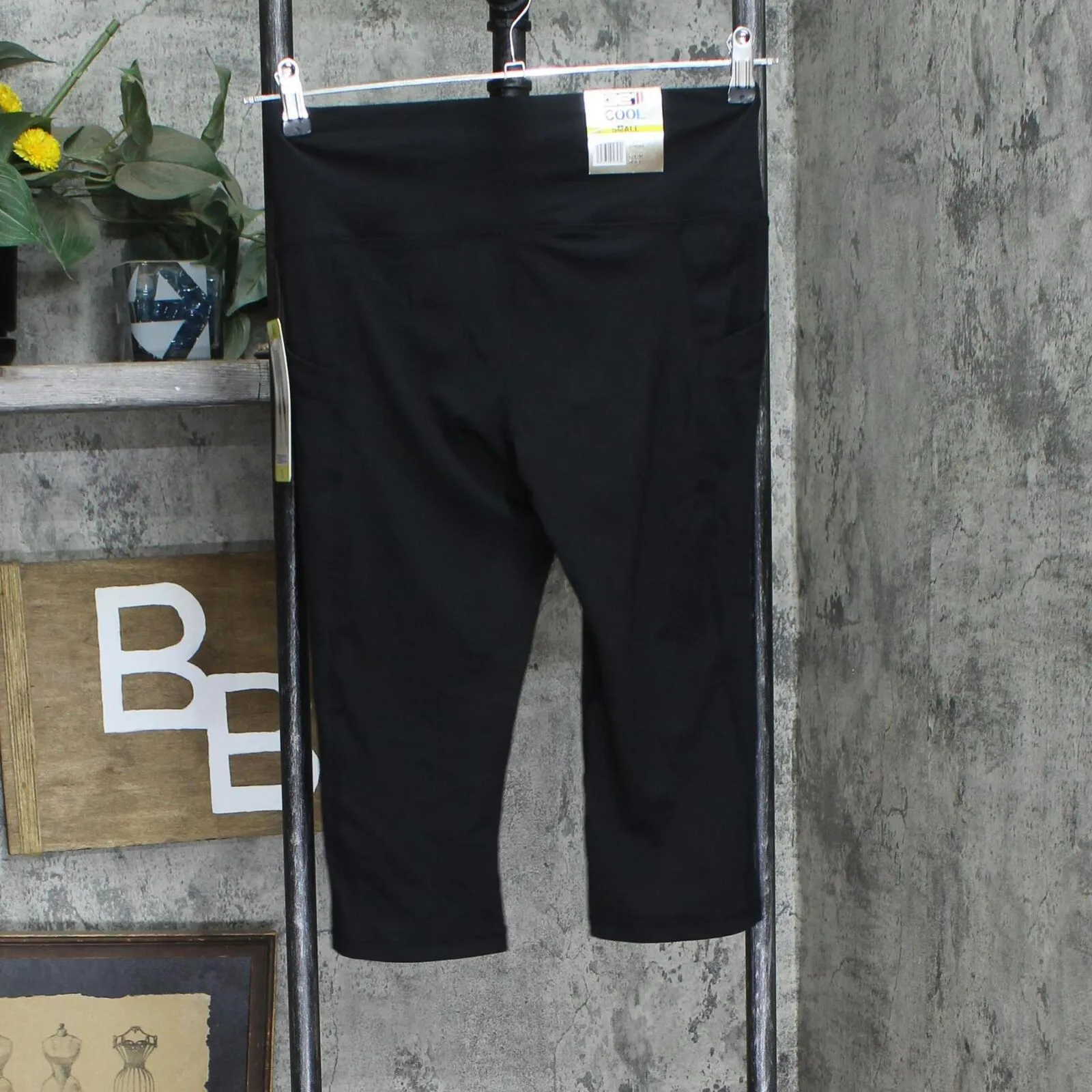 32 Degrees Womens Cool Knit Capri Leggings 1766989 Black S