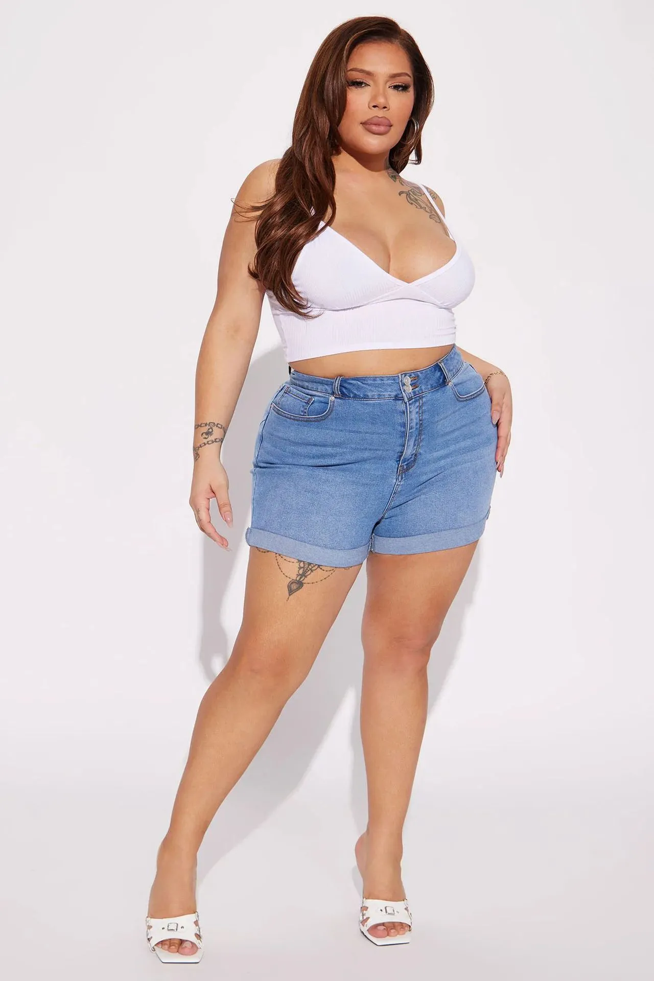 Classic High-Waisted Plus-Size Denim Shorts for Casual Style
