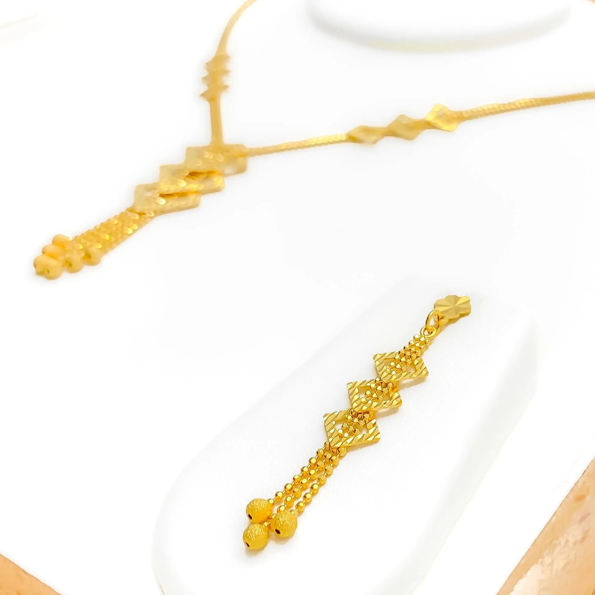 Dazzling Radiant Open Square 22K Gold Necklace Set