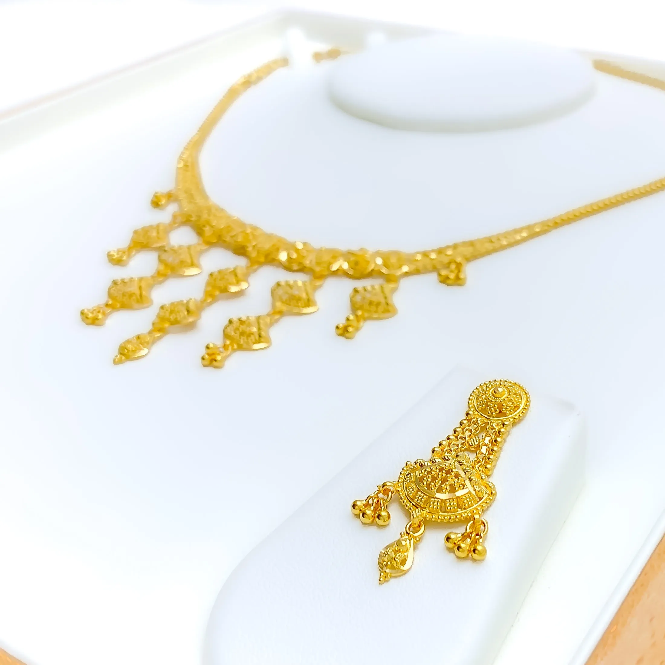 Dynamic Dangling Tassel 22k Gold Necklace Set
