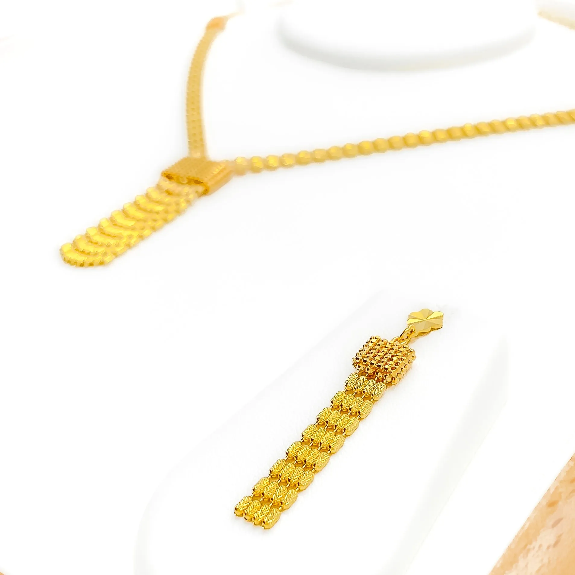 Elegant Contemporary 22K Gold Hanging Chain Necklace Set