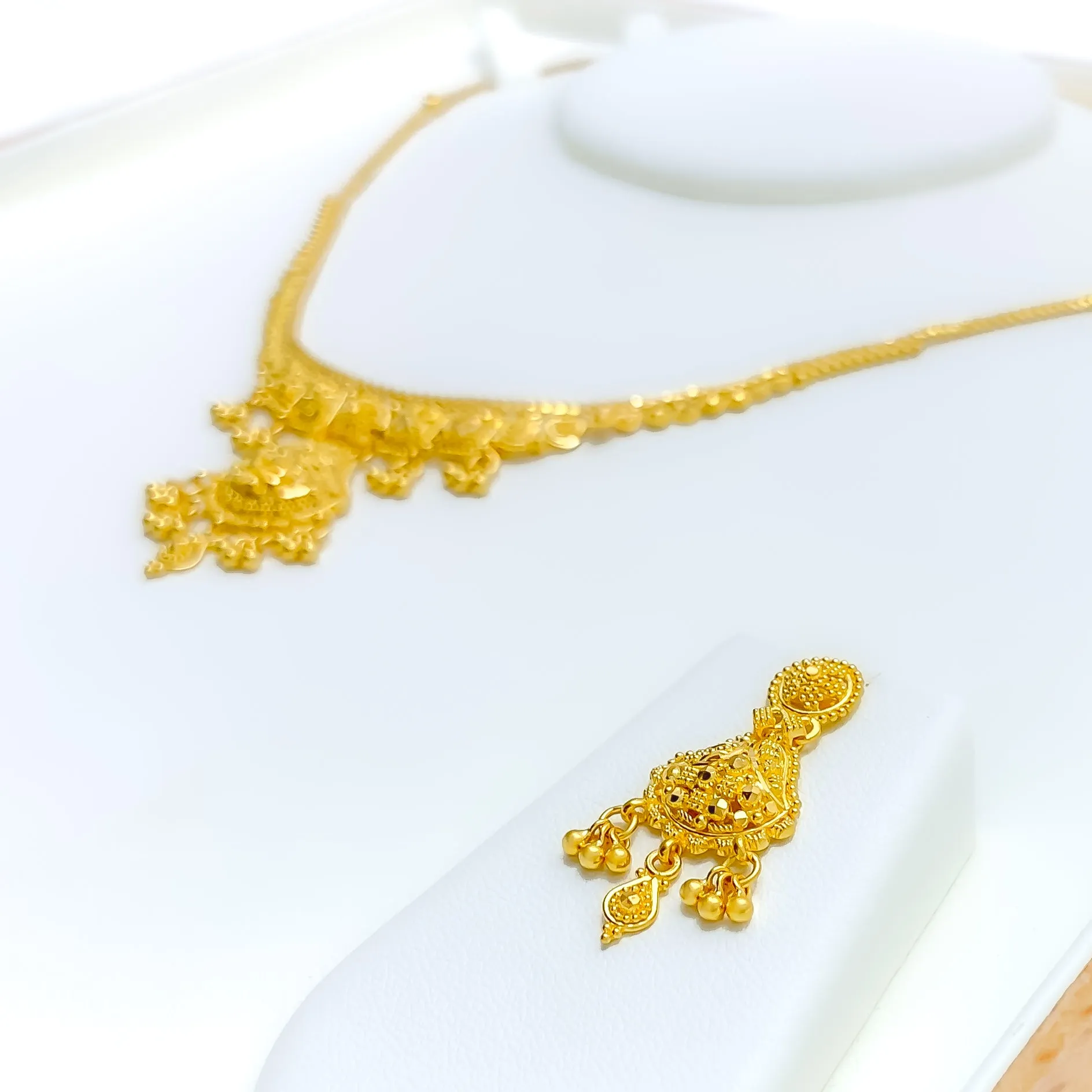 Glimmering Sophisticated 22k Gold Tasseled Necklace Set
