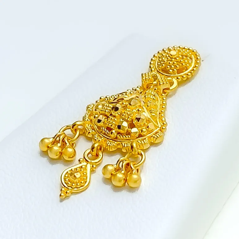 Glimmering Sophisticated 22k Gold Tasseled Necklace Set