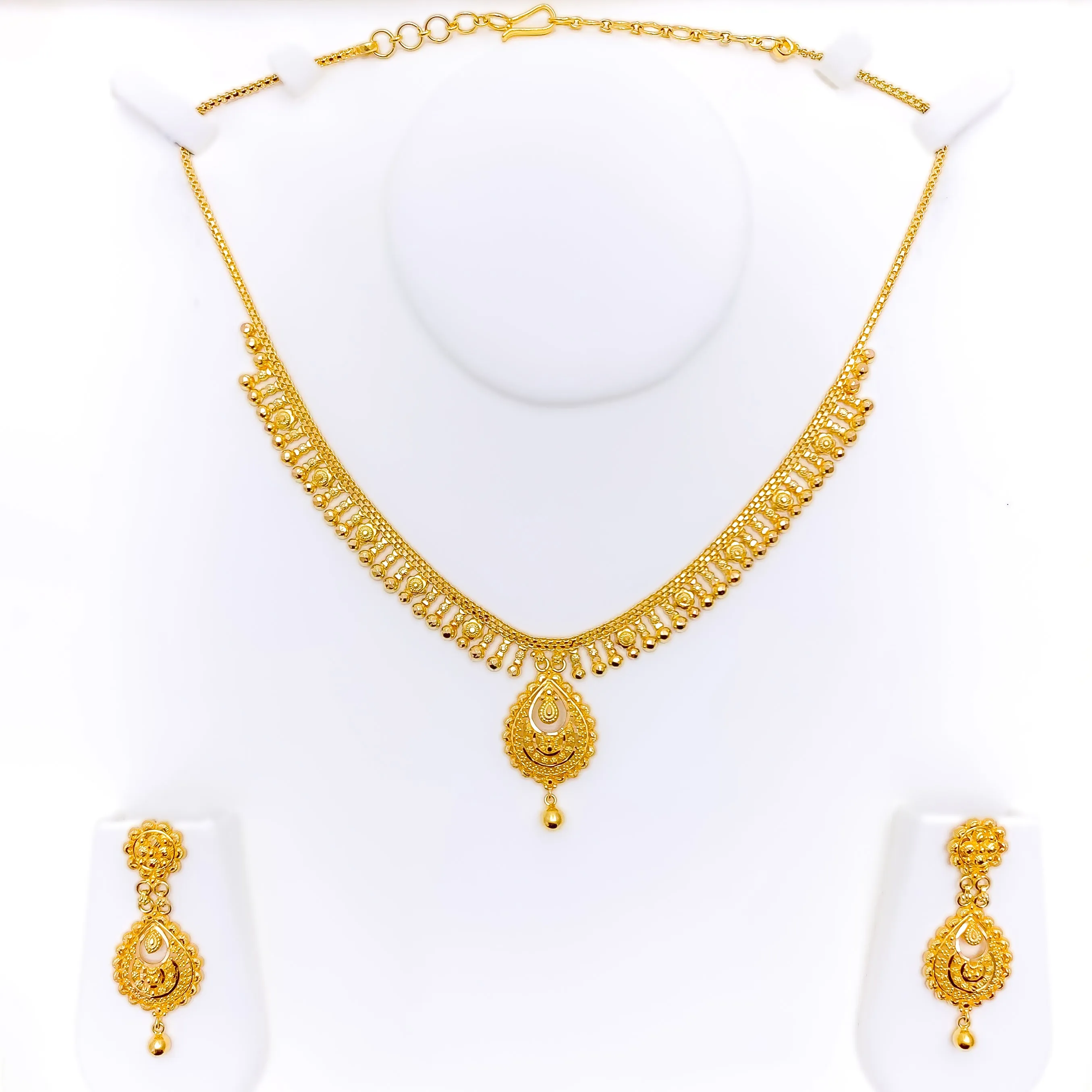 Gorgeous Dapper 22k Gold Dangling Necklace Set