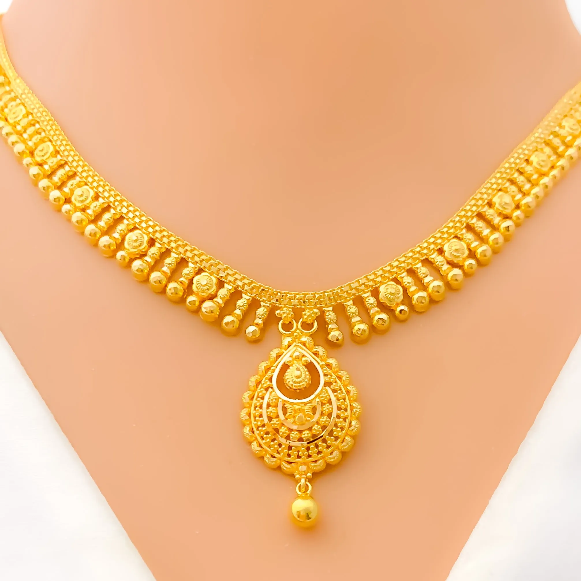 Gorgeous Dapper 22k Gold Dangling Necklace Set