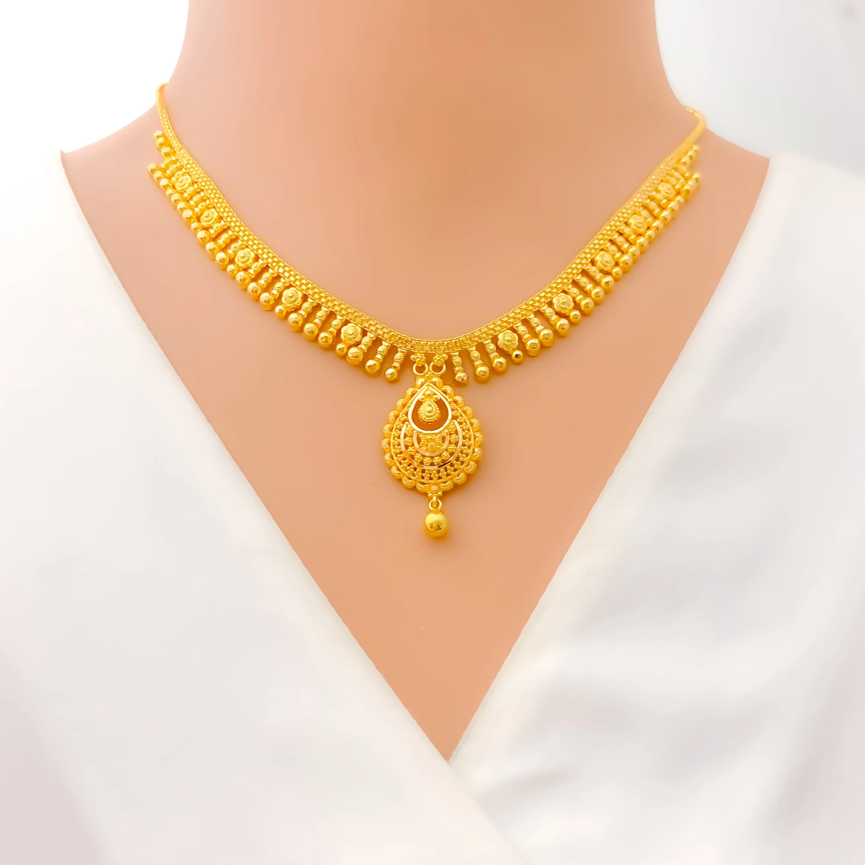 Gorgeous Dapper 22k Gold Dangling Necklace Set
