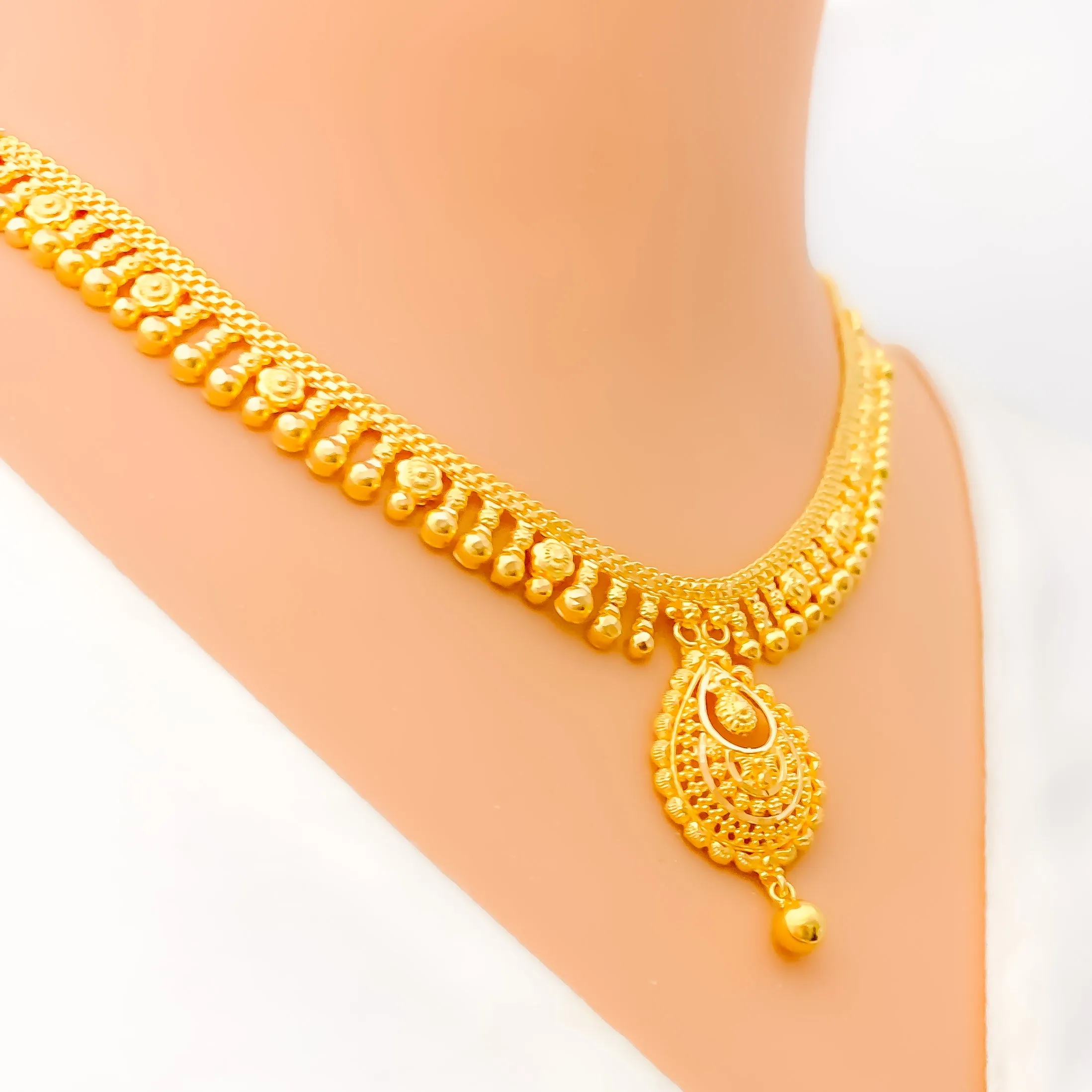 Gorgeous Dapper 22k Gold Dangling Necklace Set