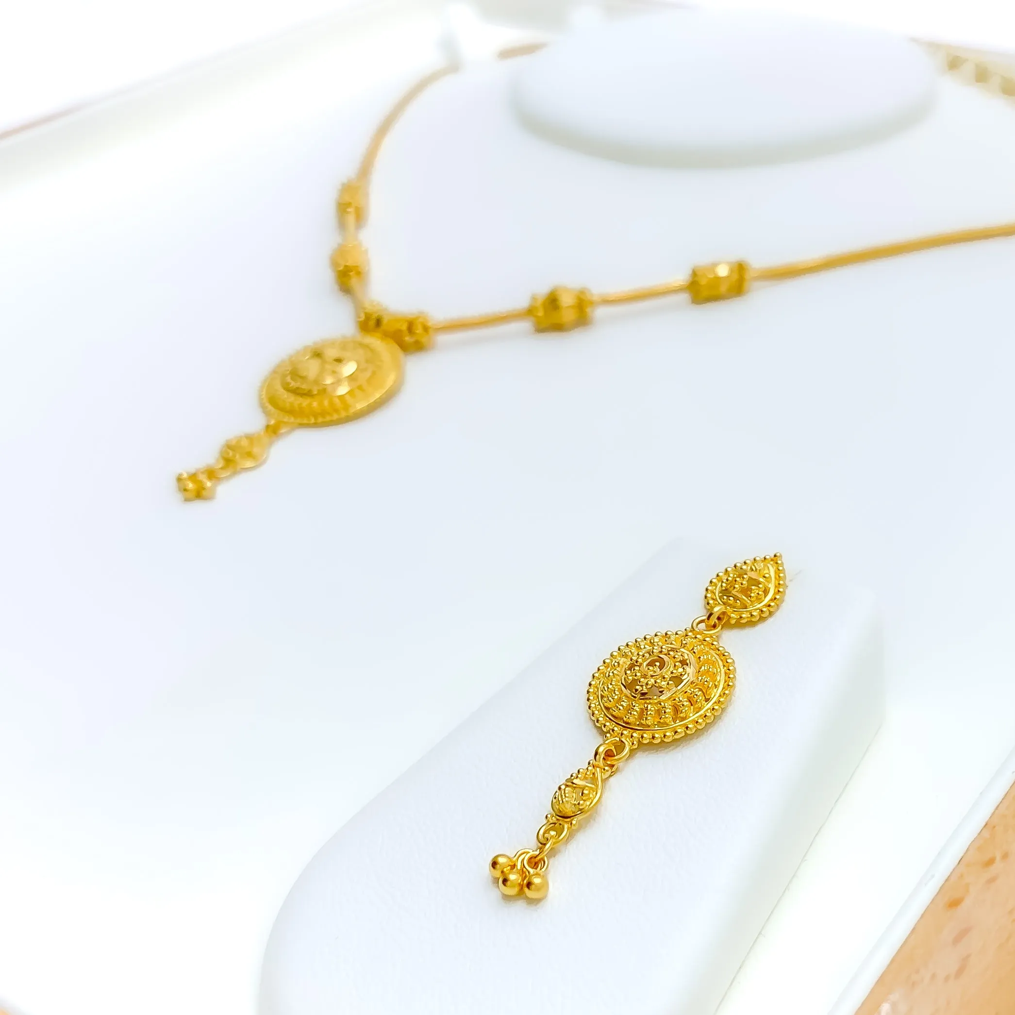 Graceful Floral Dome 22k Gold Necklace Set