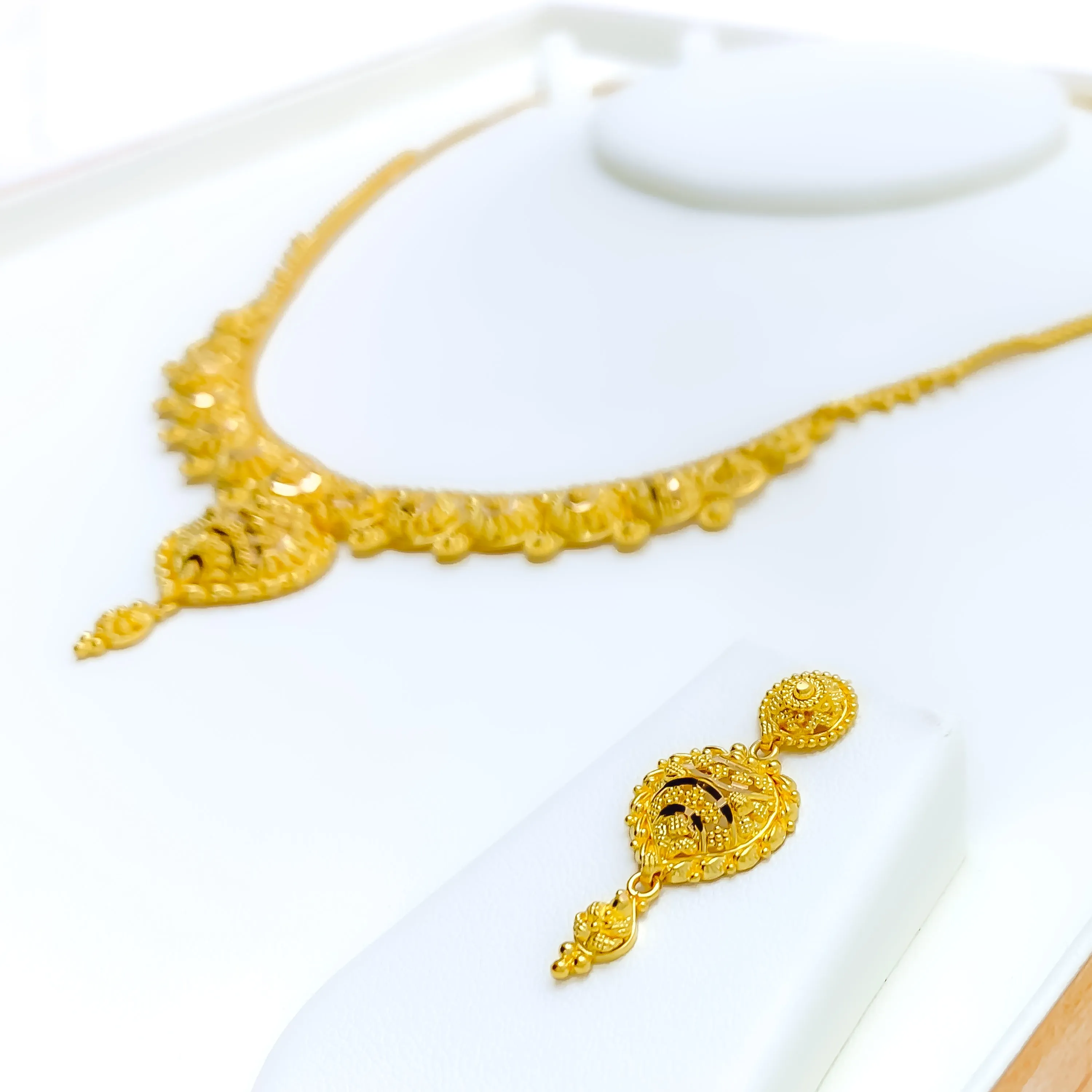 Intricate Opulent Floral 22k Gold Necklace Set