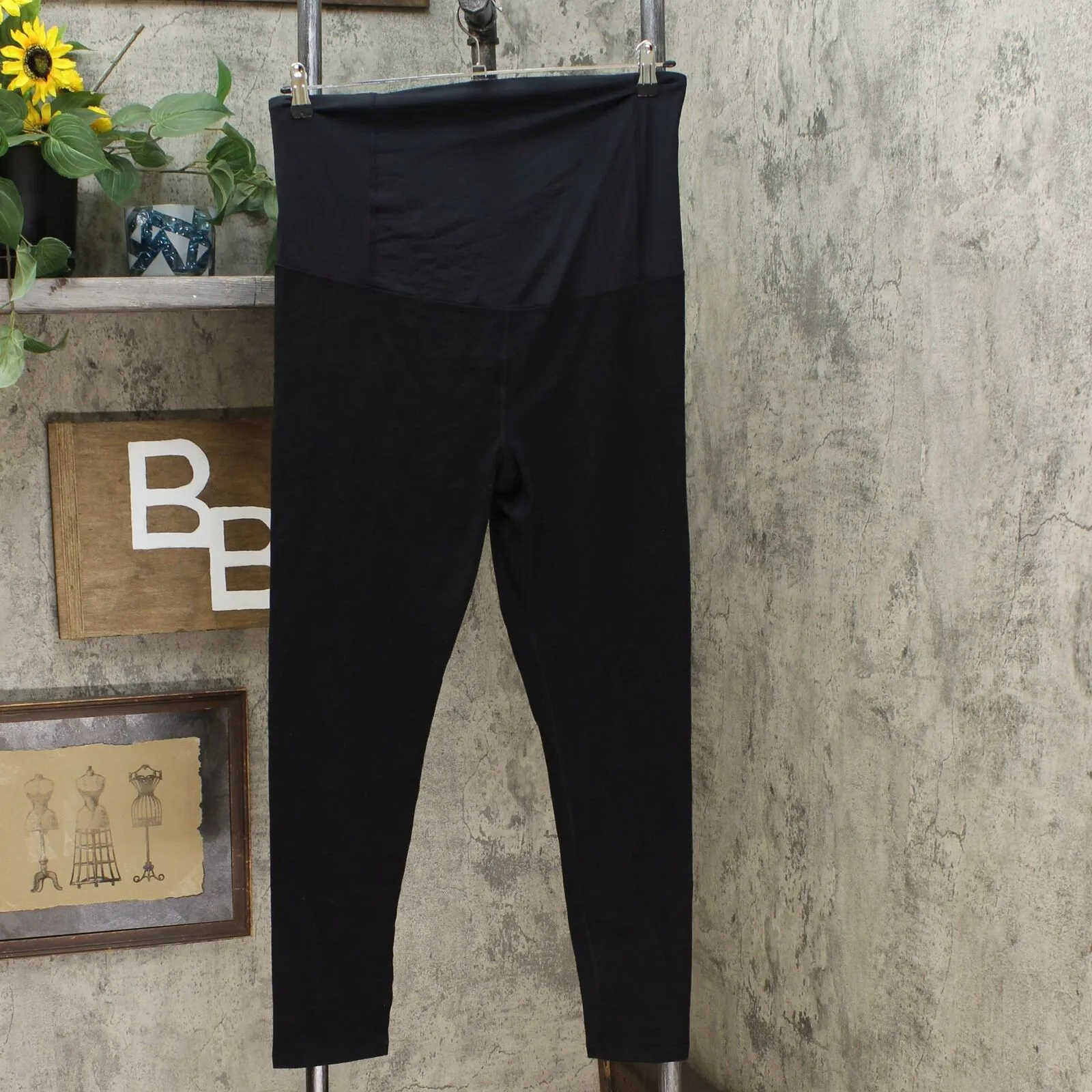 Isabel Maternity by Ingrid & Isabel Crossover Panel Active Leggings