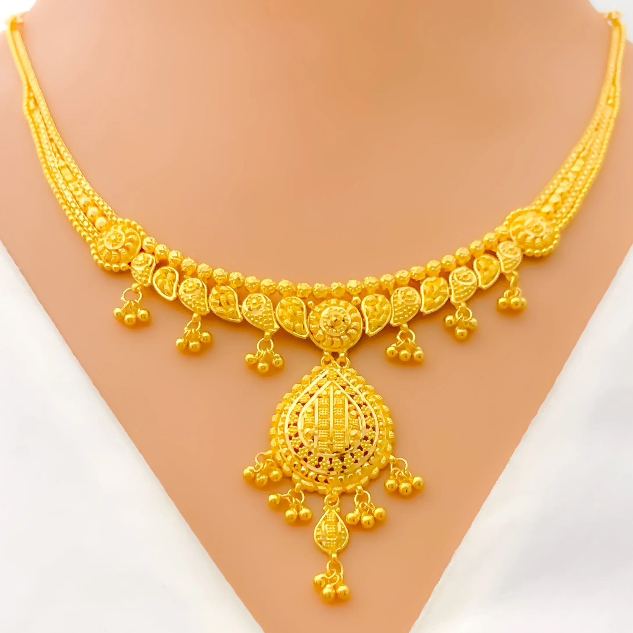 Mesmerizing Traditional Drop 22k Gold Necklace Set