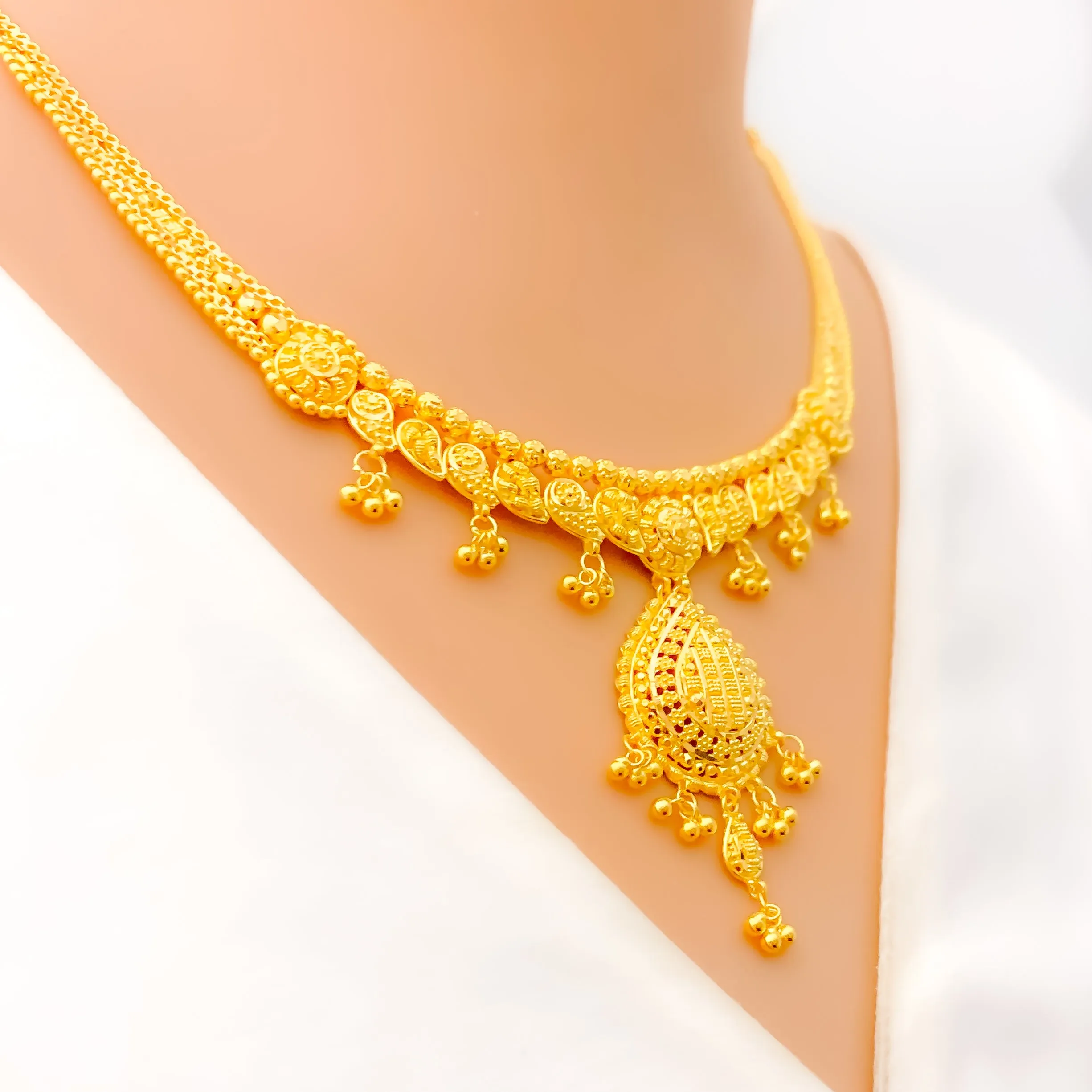 Mesmerizing Traditional Drop 22k Gold Necklace Set