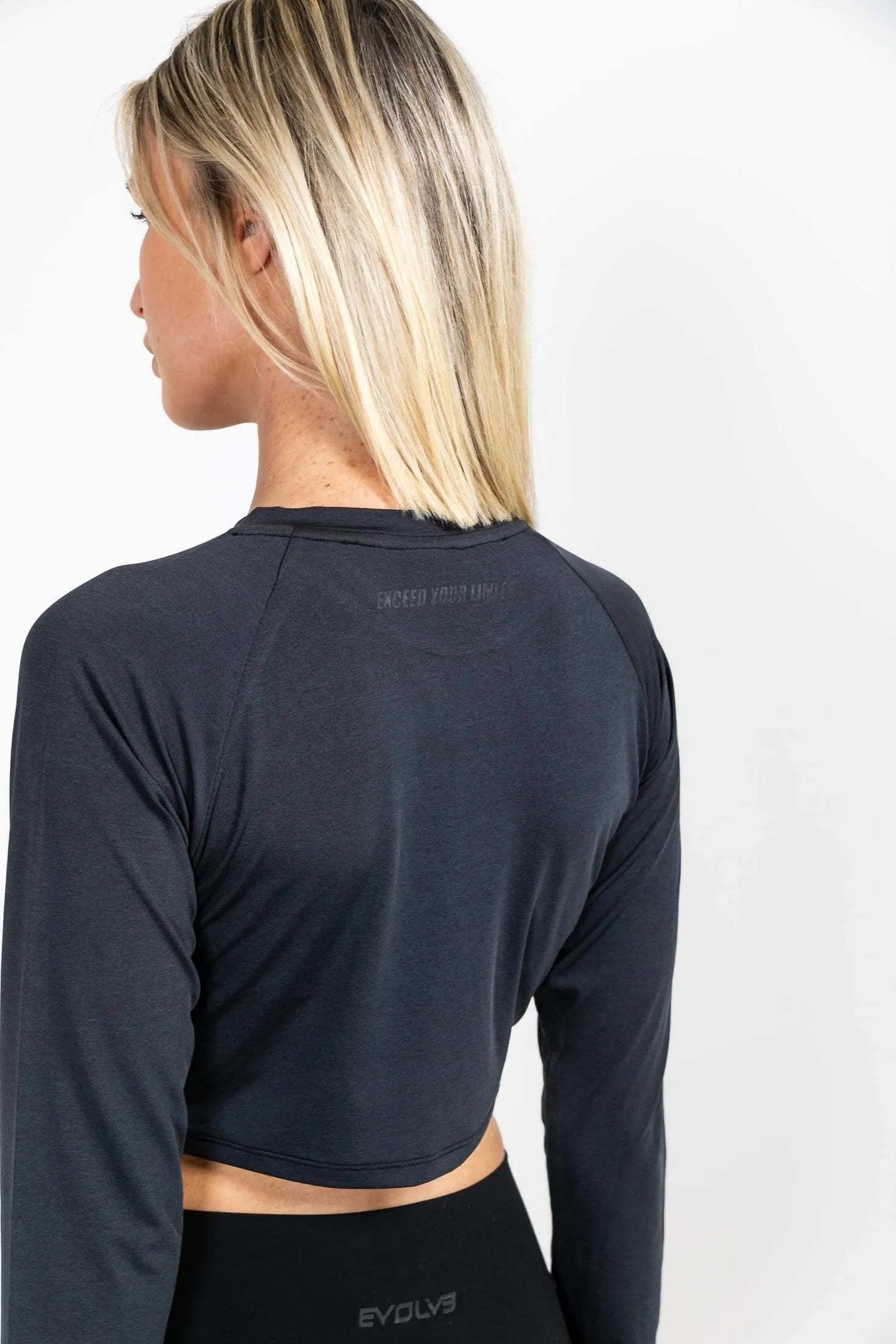 Performance Long Sleeve Crop - Black