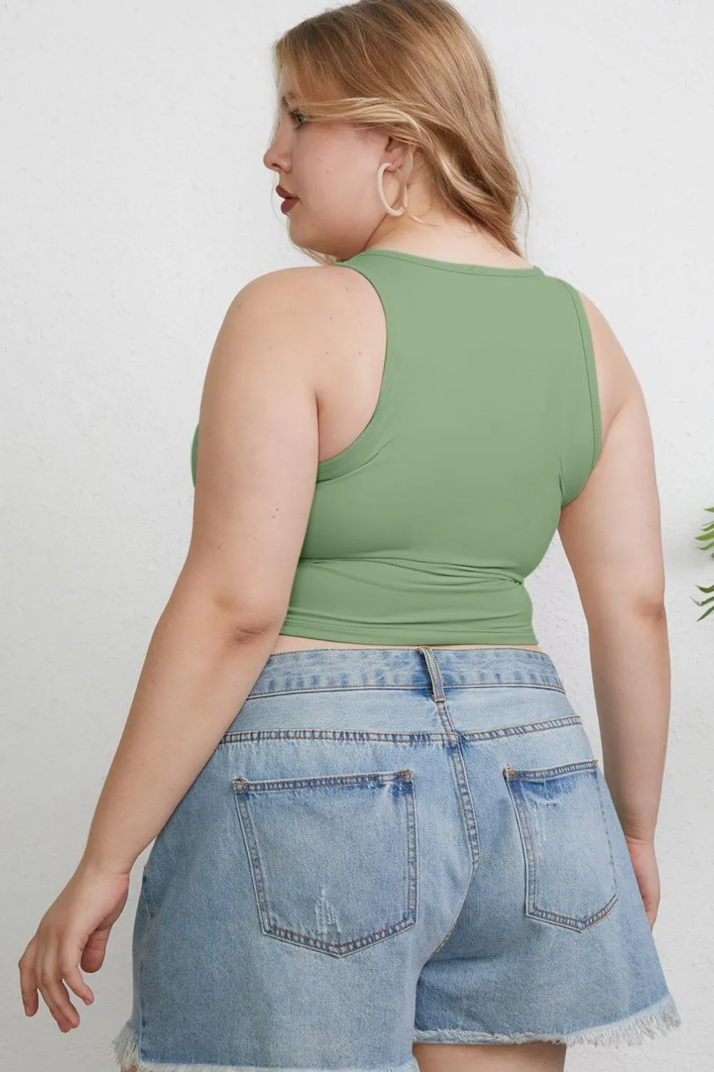 Round Neck Slim Tank – Sleek, Stylish, and Perfect for Layering